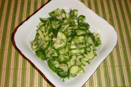Фото к рецепту: Огуречный салат с сельдереем