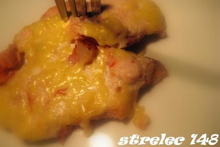 Фото к рецепту: Куриное филе с грудинкой и томатами по-ворчестерски.