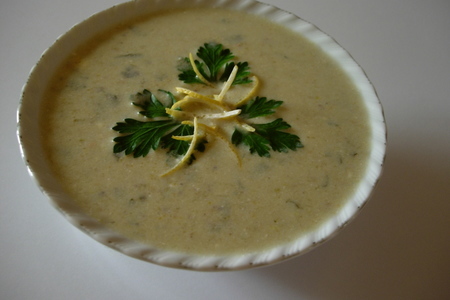 Фото к рецепту: Лимонный суп-пюре с овощами и фисташками.
