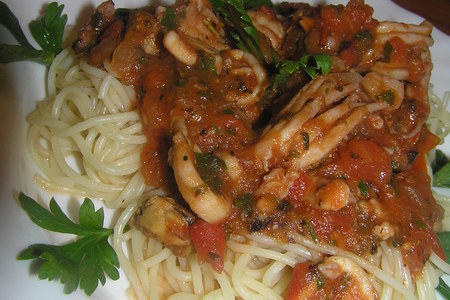 Фото к рецепту: Спагетти с морскими гадами