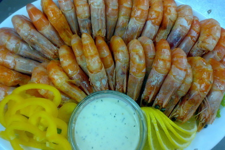 Фото к рецепту: Креветки черноморские с соусом тар-тар