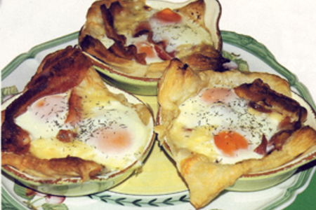 Фото к рецепту: Яйца в тесте с беконом