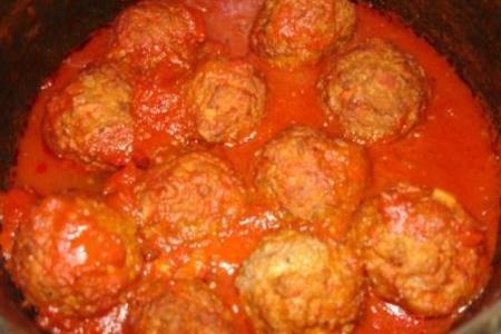 Фото к рецепту: Мясные шарики в томатном соусе по-итальянски