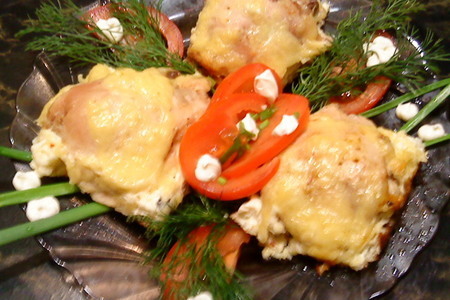 Фото к рецепту: Куриные бёдрышки в сыре