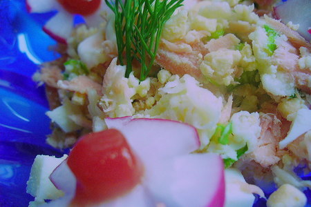 Салат с копченой горбушой