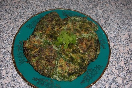 Фото к рецепту: Кюкю из зелени с рыбой