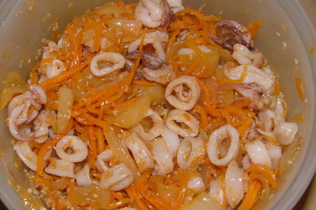 Фото к рецепту: Салат из кальмаров остро-сладкий
