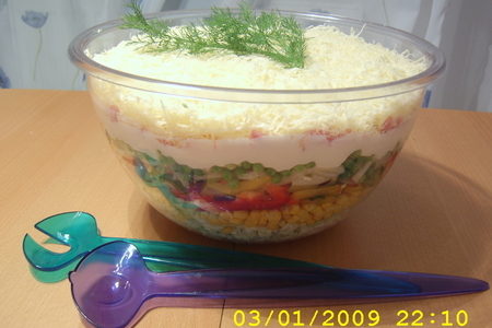 Фото к рецепту: Вкусный слоёный салат