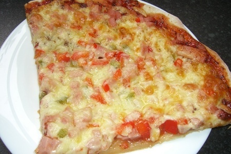 Фото к рецепту: Простенькая пицца