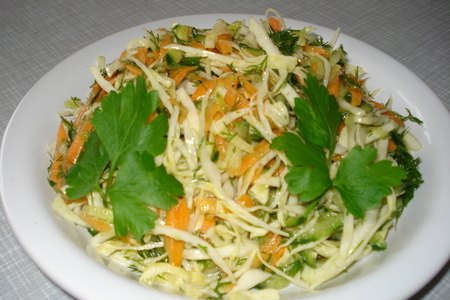 Фото к рецепту: Салат"капустник"быстрый и вкусный
