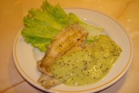 Фото к рецепту: Рыба под соусом киви