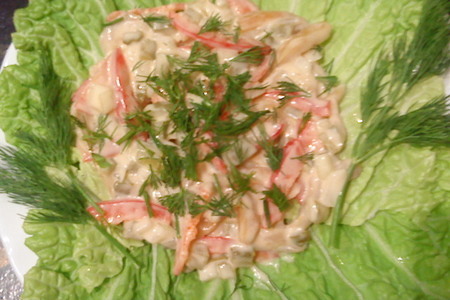 Фото к рецепту: Салат из копчёной скумбрии