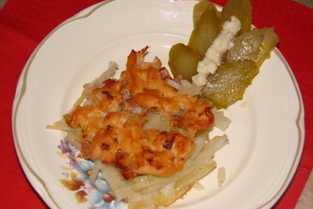 Фото к рецепту: Картофель с курочкой из духовки