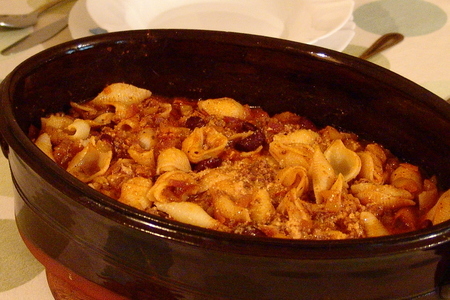 Фото к рецепту: Чили с макаронами в духовке