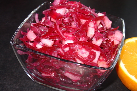 Фото к рецепту: Соленая краснокочанная капустка и салатик из нее.