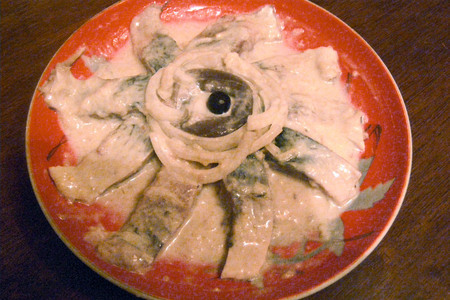 Фото к рецепту: Сельдь под мацонным соусом