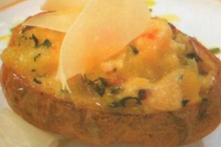 Фото к рецепту: Картофельные "лодочки" с сыром и лисичками