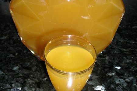 Ликер апельсиновый с кофе.