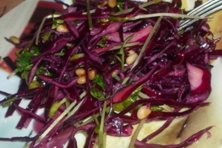 Салат из краснокачанной капусты с проростками