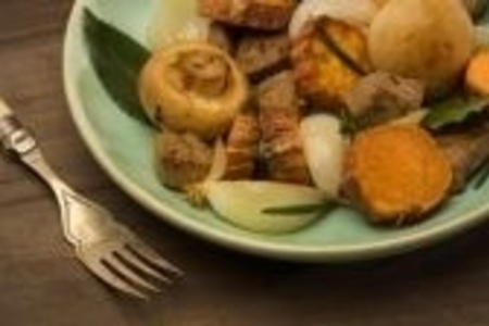 Фото к рецепту: Свинина с грибами