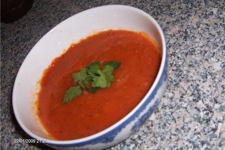 Фото к рецепту: Томатный суп а-ля гаспачо