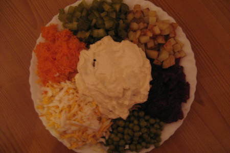 Фото к рецепту: Салат разноцветный