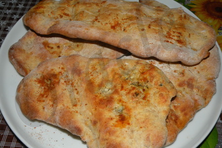 Фото к рецепту: Индийские лепешки (хлеб) – nan bread ( с начинками)