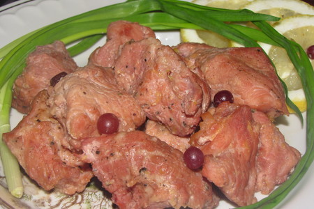 Фото к рецепту: Свинина с клюквой запечённая в рукаве