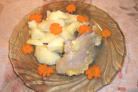 Фото к рецепту: Отварная индейка, картофель отварной