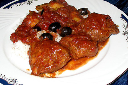 Фото к рецепту: Пикантное мясо индейки с артишоками и оливками