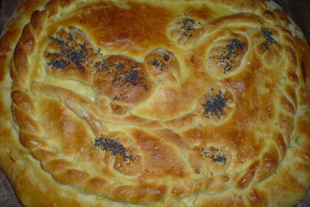 Фото к рецепту: Пирог с мясом и квашеной капустой