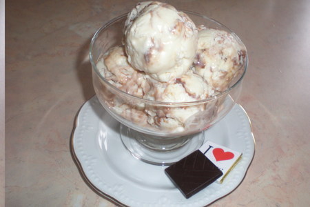 Фото к рецепту: Творожный пломбир с карамельной и шоколадной прослойкой