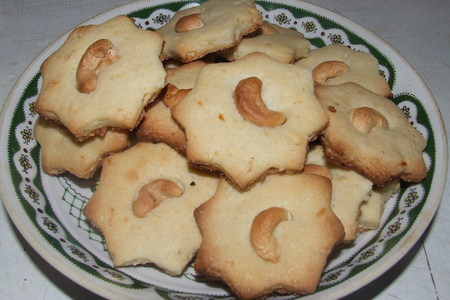 Фото к рецепту: Лимонное печенье с орехами кешью