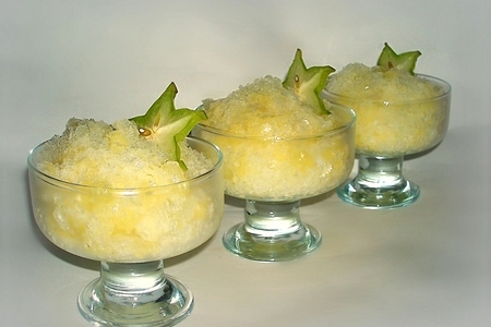 Фото к рецепту: Гранита с шампанским и ананасом "щизгара"