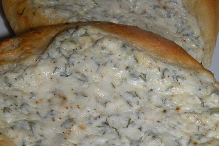 Фото к рецепту: Турецкие лепешки с сыром фета и укропом. peynirli  pide