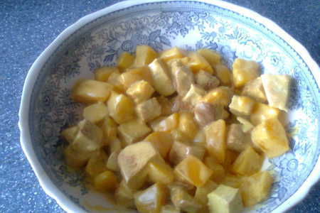 Фото к рецепту: Салат с персиками.