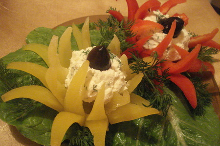Фото к рецепту: Фаршированые цветы из перца /версия для моей внучки/