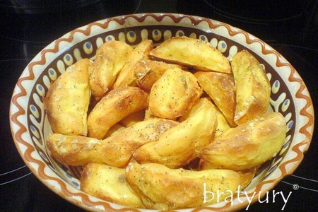 Картофель ломтиками, печёный на решётке в духовке