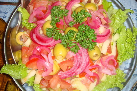 Фото к рецепту: Салат с семгой слабой соли