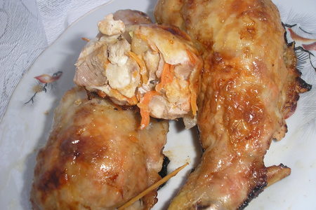 Фото к рецепту: "фаршированные куринные голени"