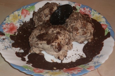 Мороженое с шоколадной крошкой и сухим завтраком choco