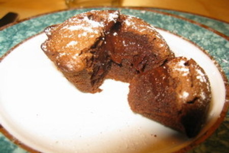 Фото к рецепту: Шоколадные маффины с жидкой сердцевиной