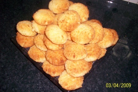 Фото к рецепту: Печенье с кокосовой стружкой.
