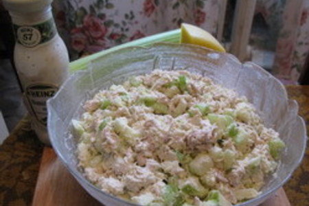 Фото к рецепту: Салат из курицы с сельдереем