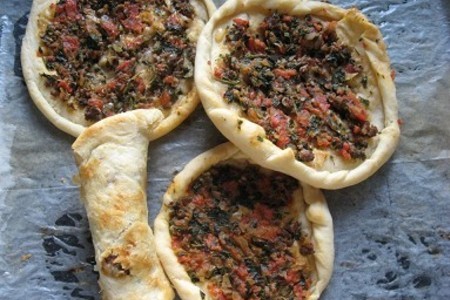 Фото к рецепту: Лахма джун. турецкая пицца
