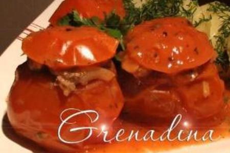 Фото к рецепту: Помидоры фаршированные в томатном соусе
