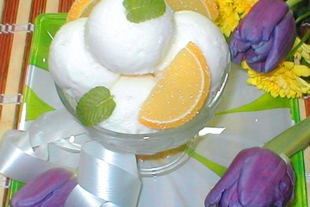 Фото к рецепту: Лимонное  мороженое