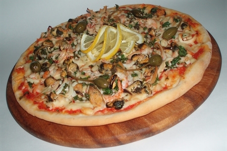Фото к рецепту: Пицца "фруттти ди маре"