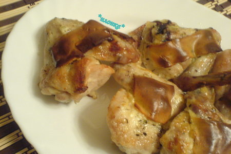 Фото к рецепту: Куриные крылышки в огуречно-укропном соусе с сыром