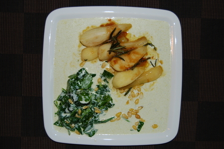 Салат с карамелизованной грушей и горгонцолой